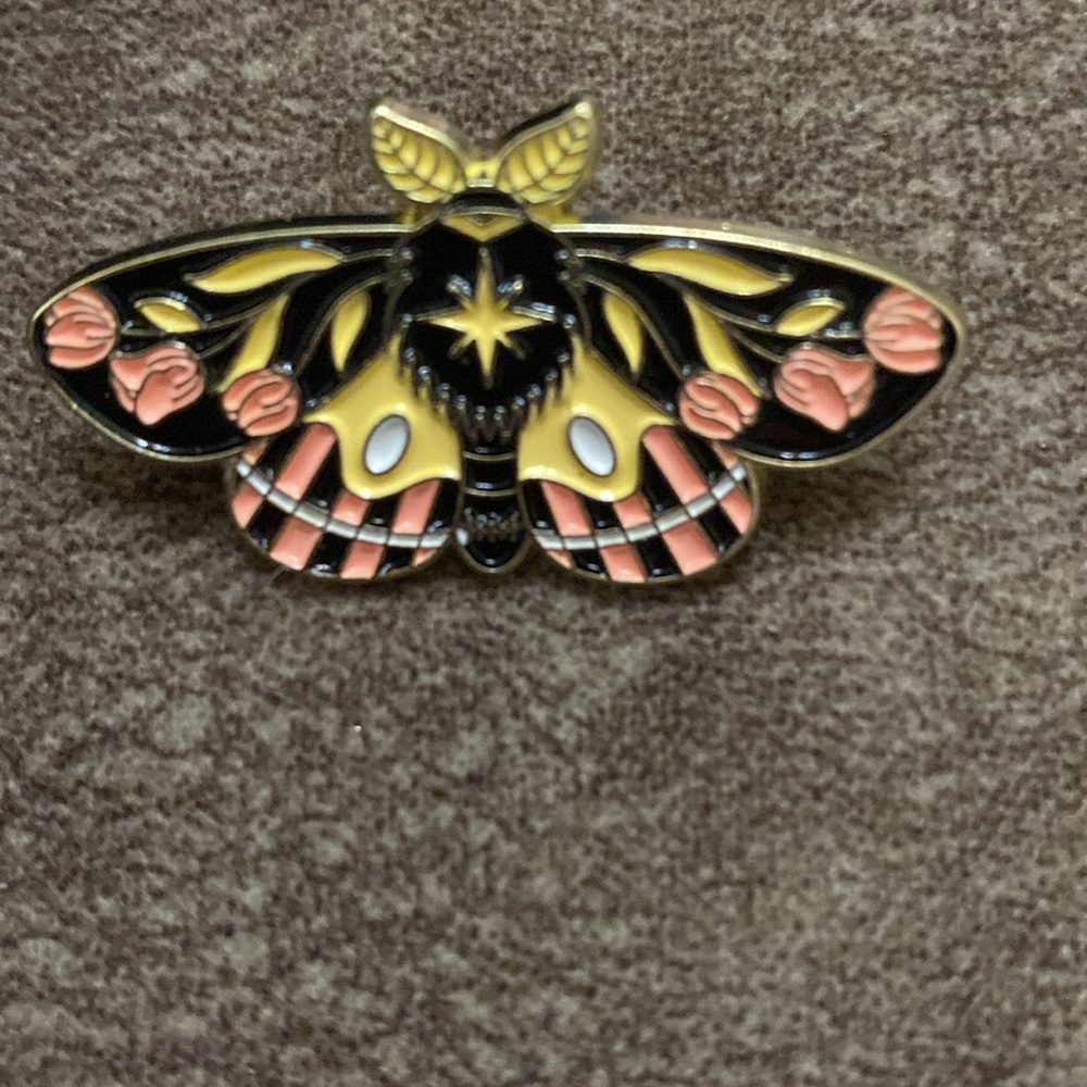 Colorful Moth Enamel Pin new without tags - Picture 3 of 4